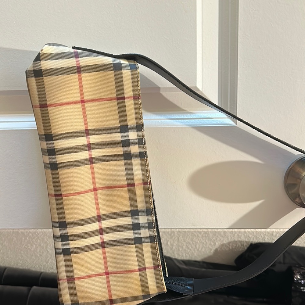 Burberry purse